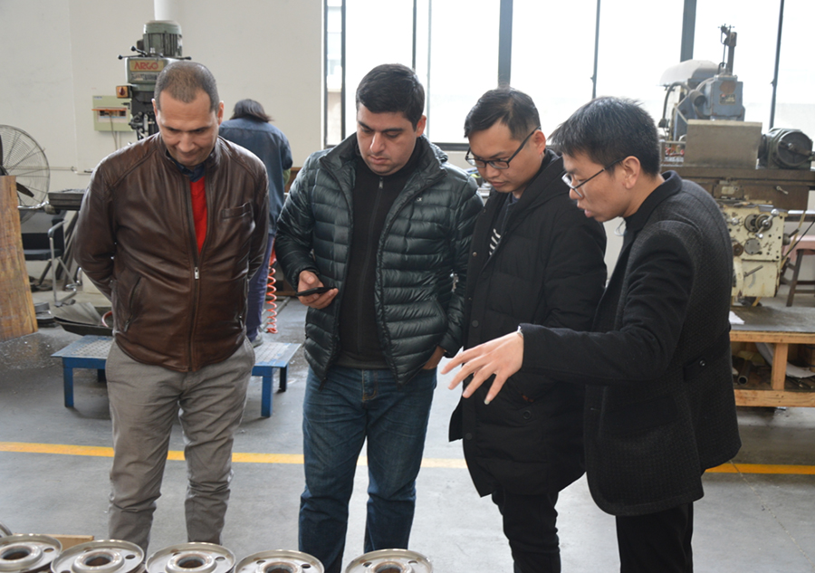 Kourosh en Asadulla, kliënte in Azerbeidjan, het ons fabriek in 2019 besoek